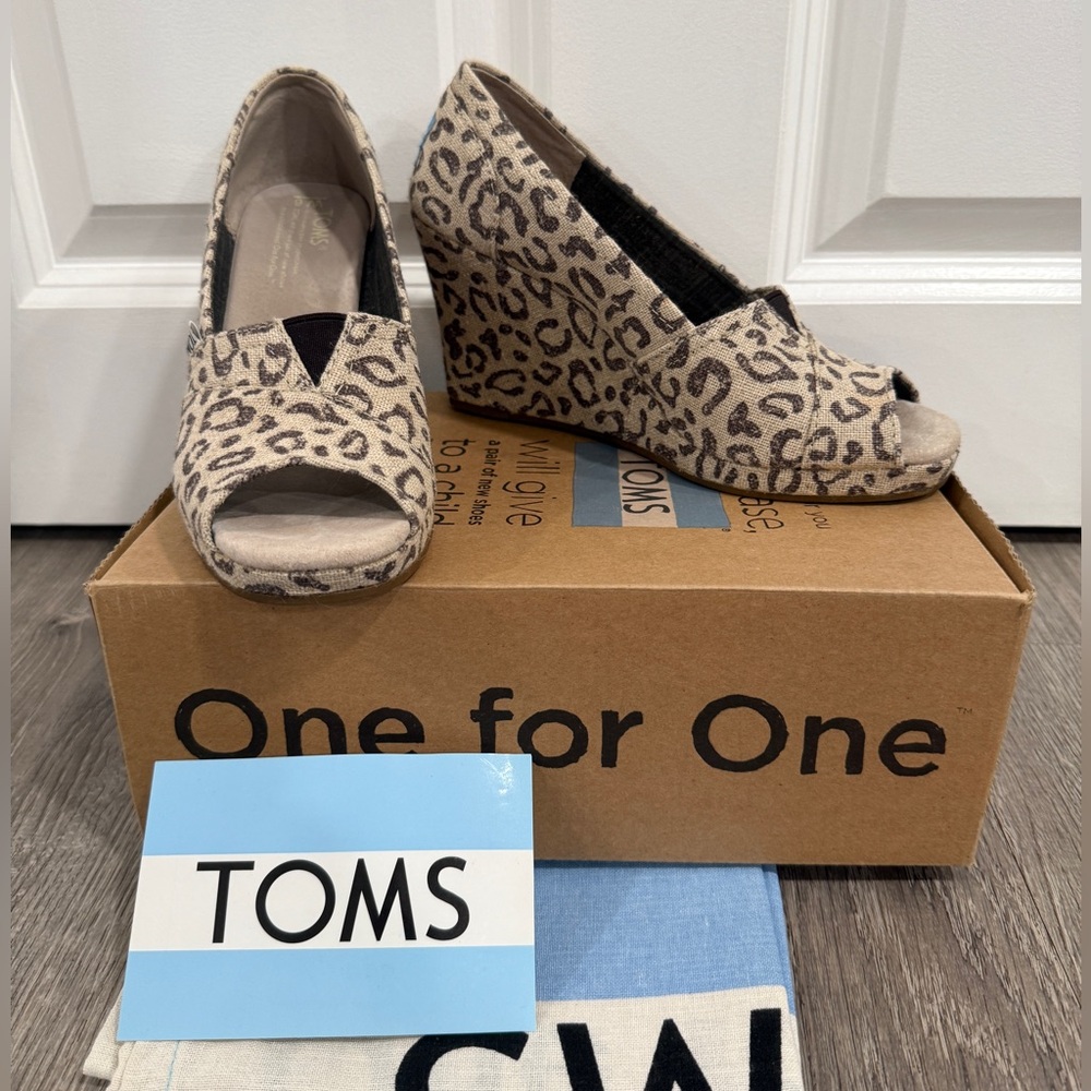 TOMS Women's Beige Snow Leopard Wedge Heels Size 6